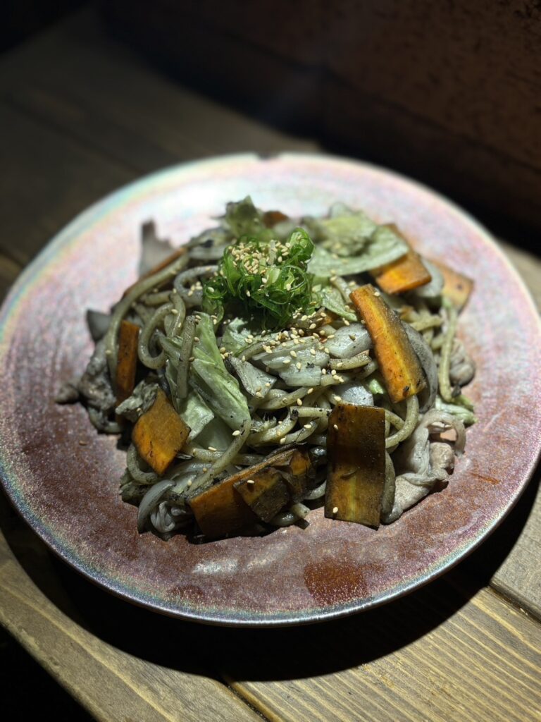 Charcoal-grilled black fried noodles