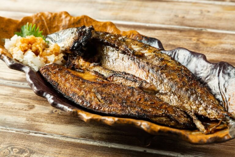 Charcoal-grilled Whole Fatty Mackerel